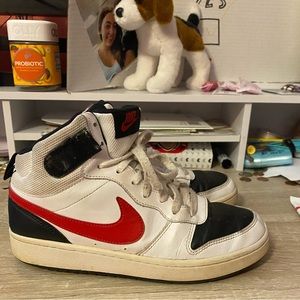 Nike court borough mid 2 youth